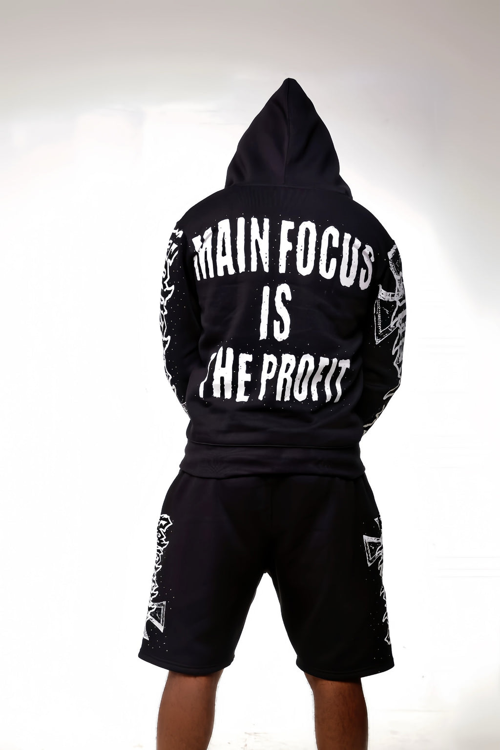 Main focus is the profit short set